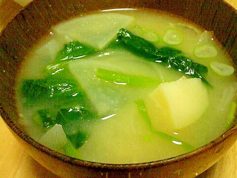 小松菜・ねぎ・たまねぎ・大根・じゃがいもの味噌汁